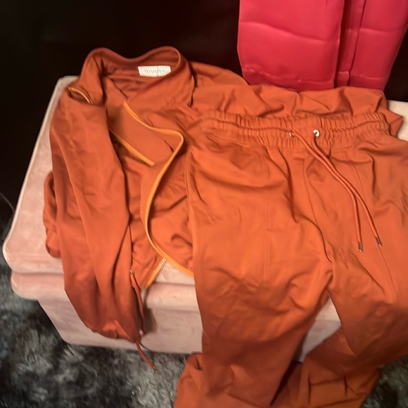 RIVIR medium sienna colored travel suit - Picture 1 of 3